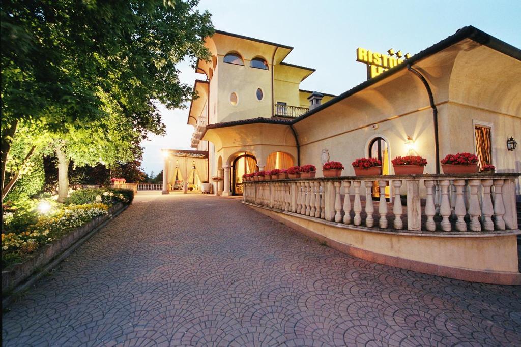 Villa Belvedere 1849 Misano di Gera dʼAdda Екстериор снимка